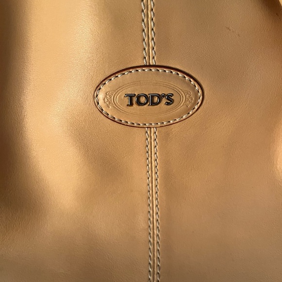 Tods brand all leather beige purse - Picture 4 of 15